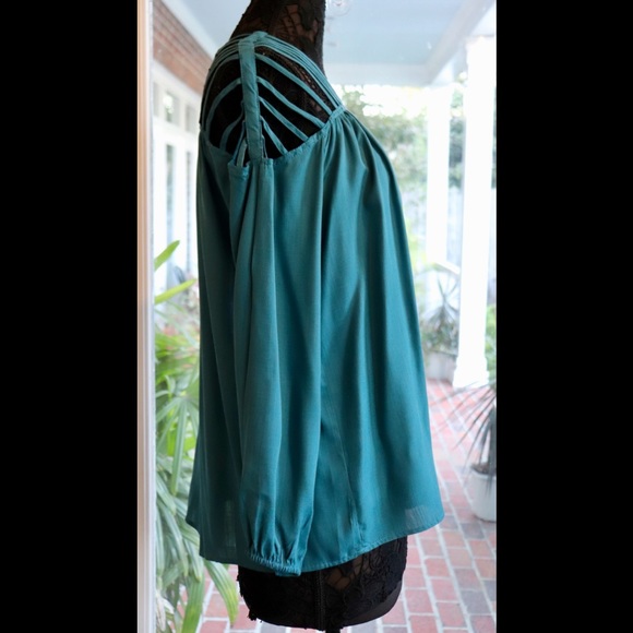 ENTRO SEXY TEAL COLORED LONG SLEEVED BLOUSE IS STRAPPY AND CUTE - Picture 4 of 7